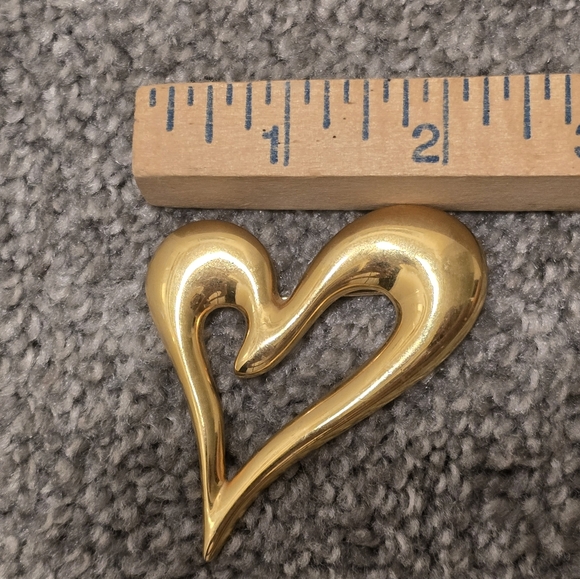 Chunky Gold Tone Metal Heart Brooch Pin Charm Bag Jacket Shoe Assessory - Picture 5 of 5